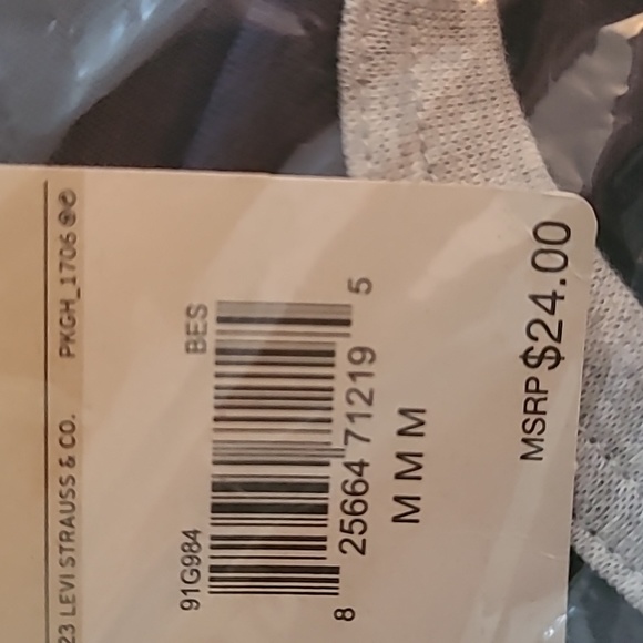 LEVIS BOYS BLUE AND RED SHORT SLEEVE T-SHIRT SIZE MEDIUM - Picture 4 of 6